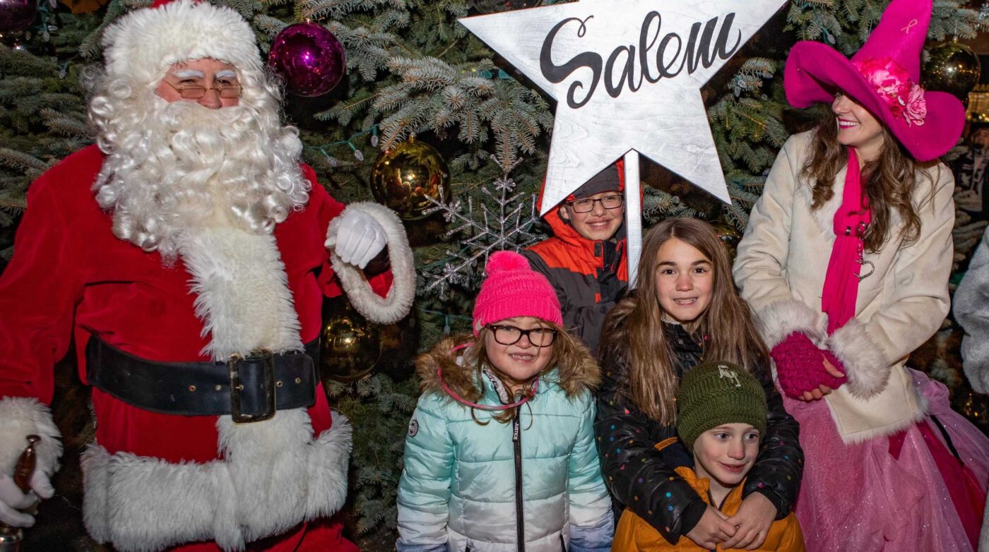 Featured image for “Santa’s Arrival at the Hawthorne and Holiday Tree Lighting, Nov. 26, 2021”
