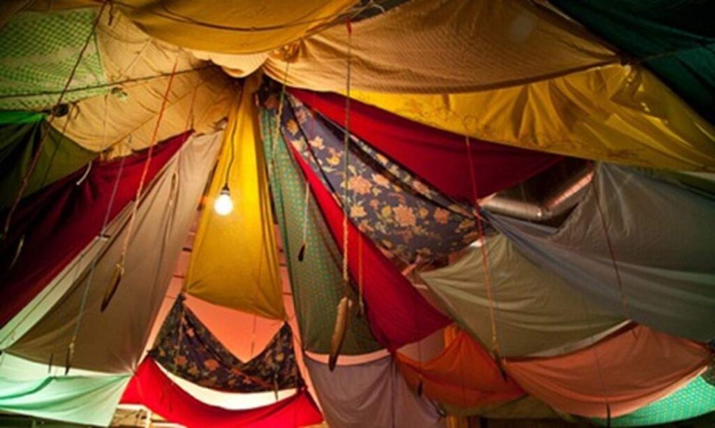 10 EPIC Blanket Forts (and How to Build One of Your Own)