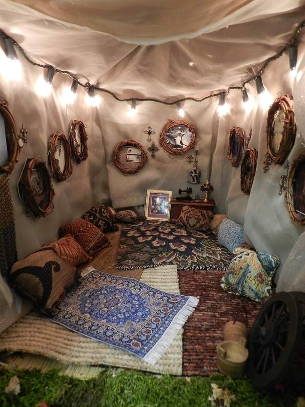 10 EPIC Blanket Forts (and How to Build One of Your Own)