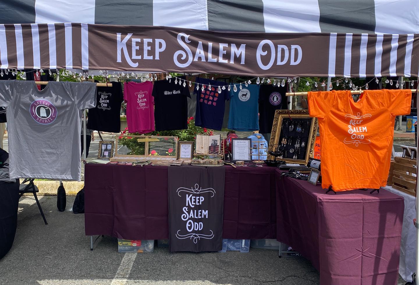 a tent with a sign that says keep salem odd.