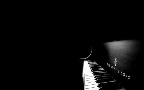 a black and white photo of a piano.